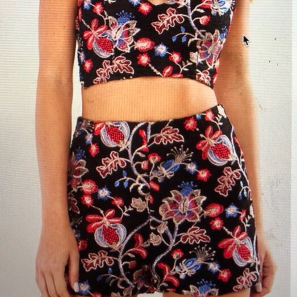 Two piece set - Picture 2 of 2